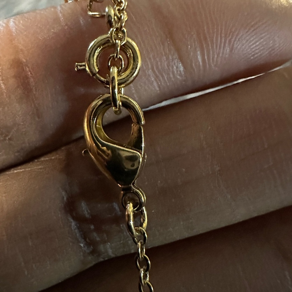 Avon vintage FAVORITE TREASURE PENDANT NECKLACE- LOCK AND KEY - Picture 6 of 15